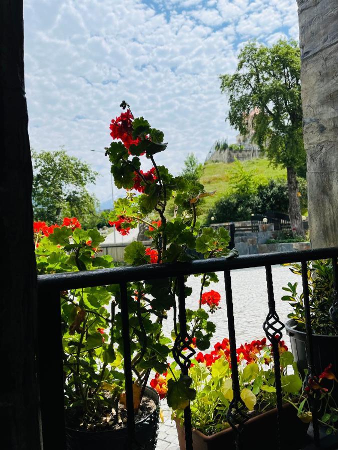 Guesthouse Alpenrose เมสเตีย ภายนอก รูปภาพ