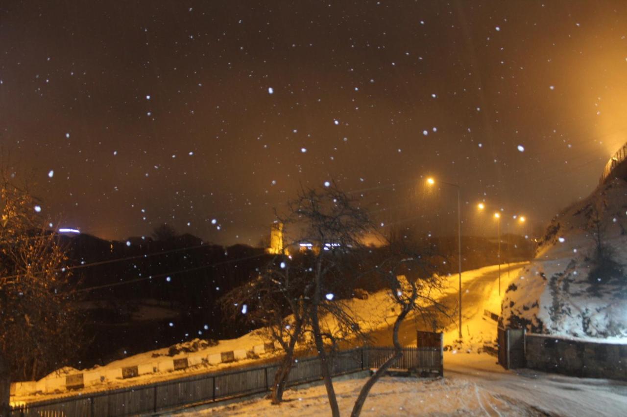 Guesthouse Alpenrose เมสเตีย ภายนอก รูปภาพ